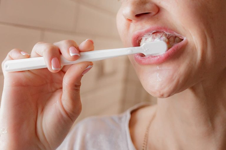 Hollywood Smile – pielęgnacja i zalecenia po zabiegu